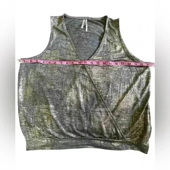 🔥🔥🔥SALE🔥🔥🔥Anthropologie Women’s Twist Front Surplice Gold Top Size XLP - Picture 6 of 11